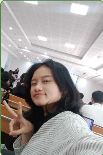 Thu Thao taking a selfie at university